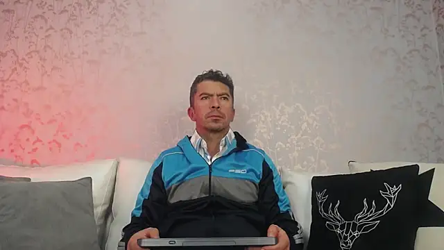 JuanKarloz  online show from September 2025 01:35:01 PM