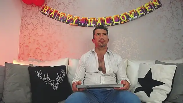 JuanKarloz  online show from October 2025 01:31:01 PM