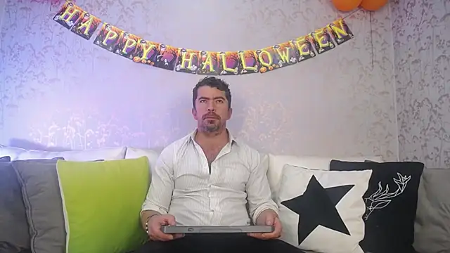 JuanKarloz  online show from October 2025 01:45:02 PM