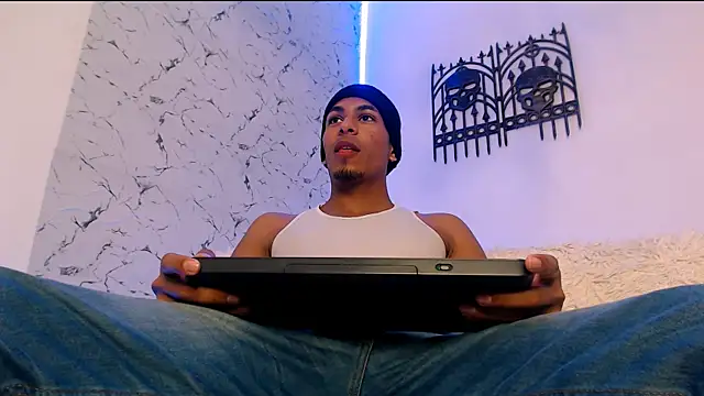 lorian vikel online show from October 2025 10:21:02 PM