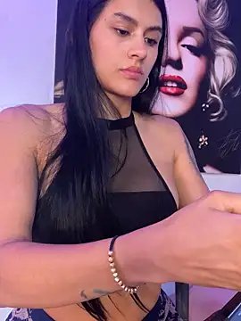 juliana1920 online show from September 2025 05:58:02 PM