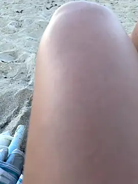 Snapshot of carynn chatting on October 2025 09:21:02 PM carynn online show from October 2025 09:21:02 PM