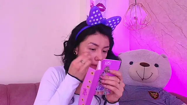 april bennett online show from November 2025 12:16:01 PM