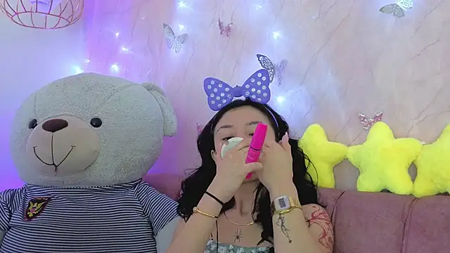 april bennett online show from December 2025 12:44:02 PM