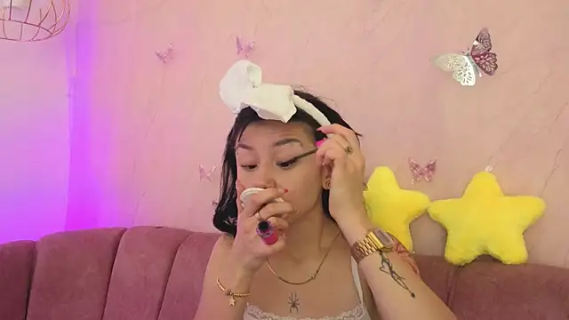 april bennett online show from December 2025 12:56:01 PM