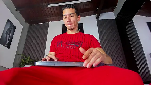 John Apolo1 online show from September 2025 12:09:02 PM