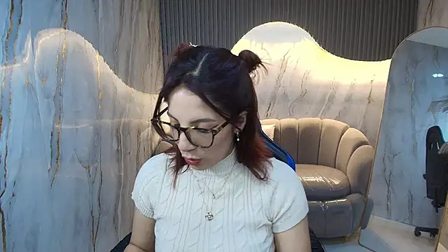 nadia r  online show from June 2026 07:39:02 PM