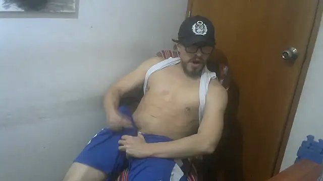 GuivernoStud online show from September 2025 01:00:02 PM