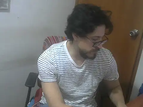 GuivernoStud online show from September 2025 04:45:01 AM