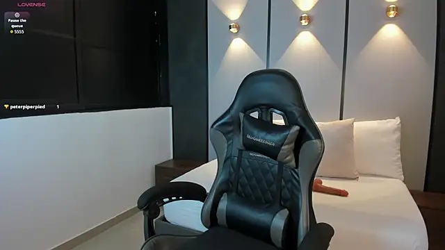 ashly moonn online show from November 2025 12:19:02 PM