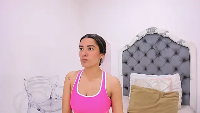 Skylerwhite02 online show from March 2026 03:45:02 AM