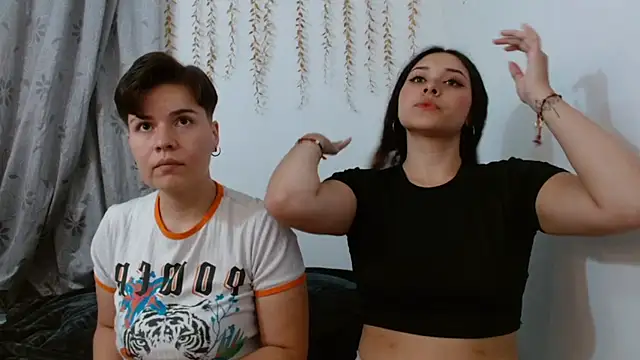 Snapshot of AmbarAndValery chatting on October 2025 03:05:02 AM AmbarAndValery online show from October 2025 03:05:02 AM