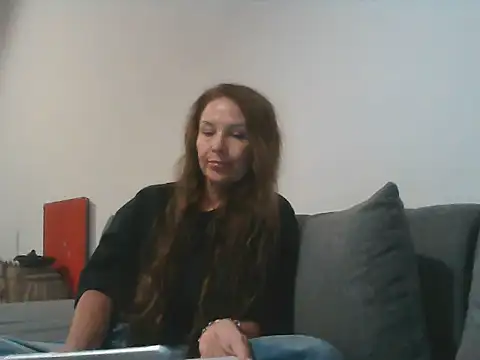 Avelinii online show from June 2026 05:23:01 PM