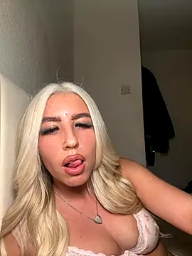 BlondeBetty online show from December 2025 08:40:01 PM