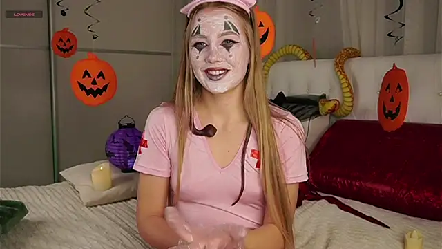 Snapshot of AlbaMesick chatting on October 2025 12:07:02 PM AlbaMesick online show from October 2025 12:07:02 PM