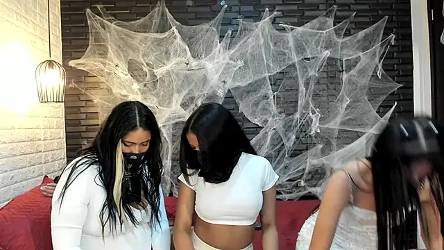 ElJardinEspanol online show from October 2025 01:42:02 PM