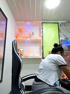 susan mooree online show from October 2025 06:43:01 PM