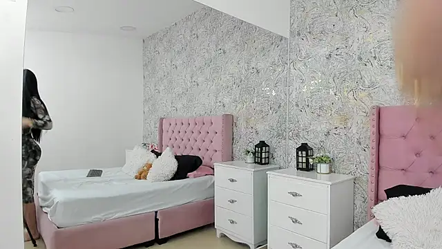 Snapshot of PaolaSanz chatting on October 2025 11:41:02 AM PaolaSanz online show from October 2025 11:41:02 AM