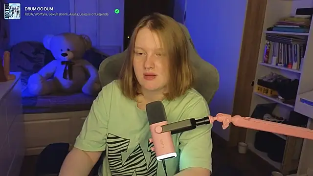 Snapshot of OliviaBlade chatting on November 2025 02:28:01 PM OliviaBlade online show from November 2025 02:28:01 PM