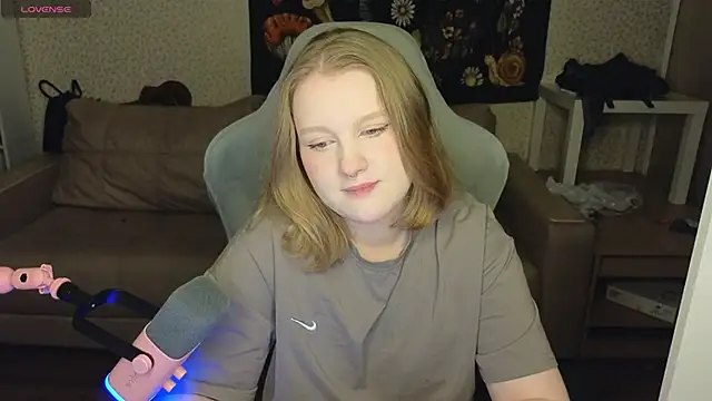 Snapshot of OliviaBlade chatting on November 2025 01:37:02 PM OliviaBlade online show from November 2025 01:37:02 PM