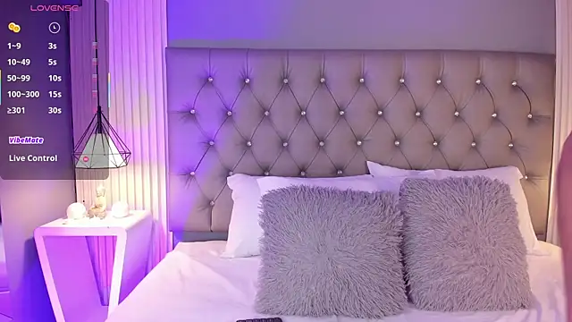 LunaBloomn online show from March 2026 05:08:01 PM