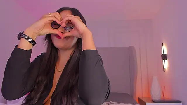 Snapshot of Dream_nena chatting on September 2025 04:06:02 AM Dream nena online show from September 2025 04:06:02 AM