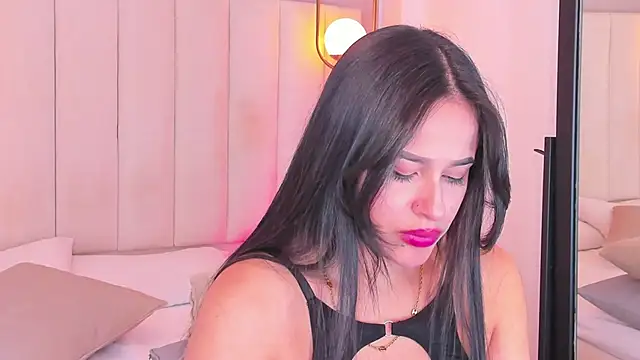 Snapshot of Dream_nena chatting on November 2025 08:07:01 PM Dream nena online show from November 2025 08:07:01 PM