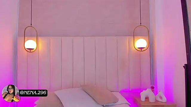 Snapshot of Dream_nena chatting on November 2025 08:10:01 PM Dream nena online show from November 2025 08:10:01 PM