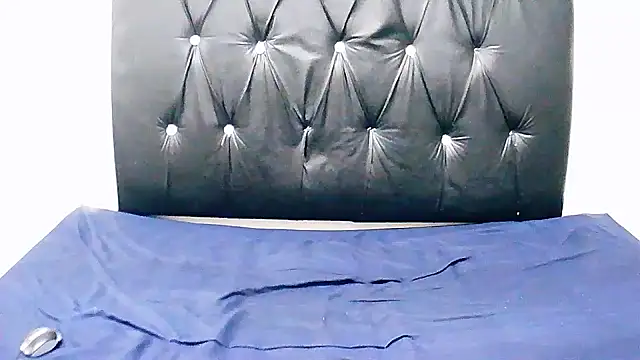 Iris-Pinky online show from November 2025 06:19:02 PM