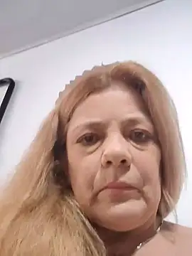 Casandra Cruz online show from October 2025 01:31:01 PM