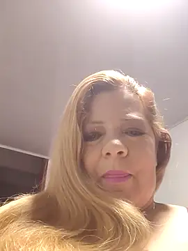 Casandra Cruz online show from October 2025 12:32:01 AM