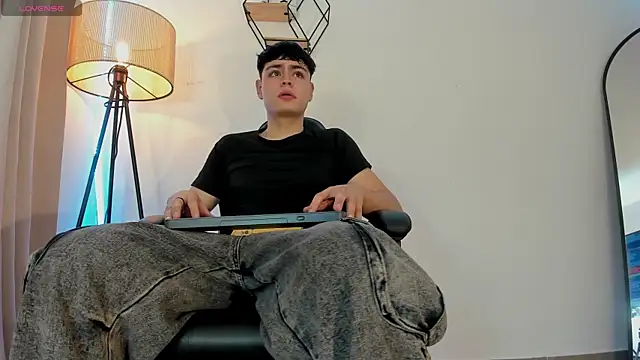 Im Juaniito online show from November 2025 02:54:01 AM