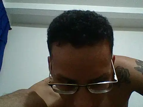 Snapshot of bluc96cm chatting on September 2025 02:11:01 AM bluc96cm online show from September 2025 02:11:01 AM