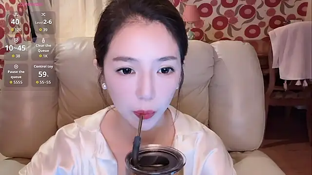 Snapshot of miss-lin chatting on October 2025 01:08:02 PM miss-lin online show from October 2025 01:08:02 PM