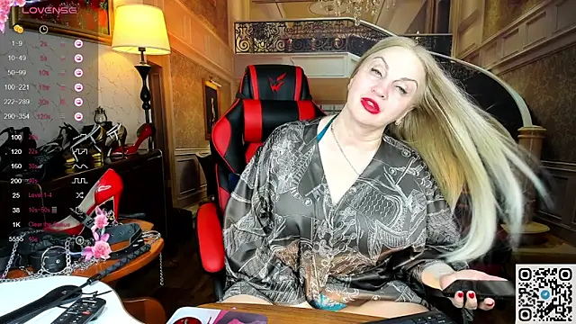 Nina Devillle online show from April 2026 01:38:01 PM