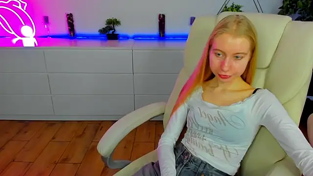 Alina Blonde online show from November 2025 06:35:01 AM