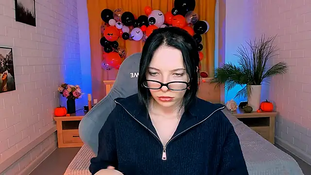 JulsMumi online show from October 2025 01:56:02 PM