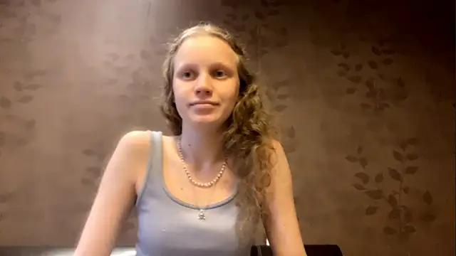 Snapshot of GlyndaCaver chatting on September 2025 11:13:02 AM GlyndaCaver online show from September 2025 11:13:02 AM