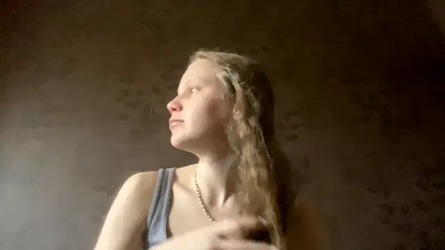 Snapshot of GlyndaCaver chatting on October 2025 11:07:02 AM GlyndaCaver online show from October 2025 11:07:02 AM
