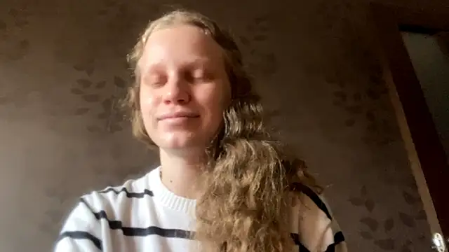 Snapshot of GlyndaCaver chatting on October 2025 12:14:01 PM GlyndaCaver online show from October 2025 12:14:01 PM