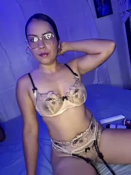 Snapshot of Chloe_y_Dante chatting on October 2025 04:10:02 AM Chloe y Dante online show from October 2025 04:10:02 AM