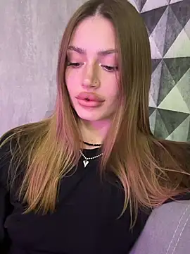 Elizabeth Tay online show from March 2026 06:35:01 PM