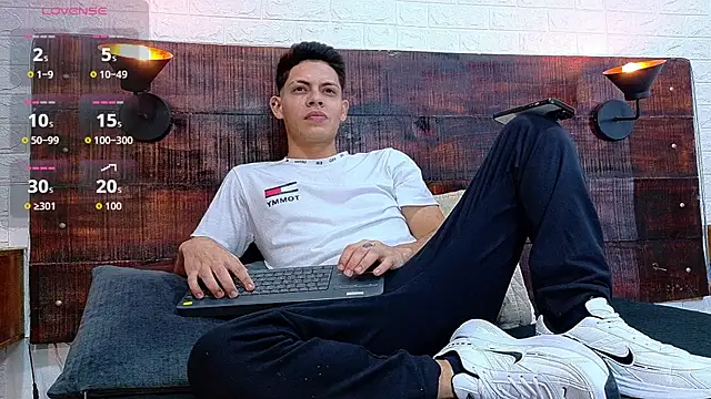 Snapshot of JhosuaVega chatting on November 2025 09:47:01 PM JhosuaVega online show from November 2025 09:47:01 PM