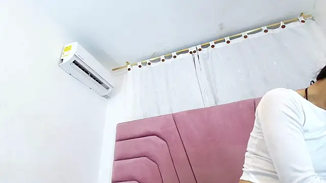 miajhonsonx online show from March 2026 08:53:01 PM