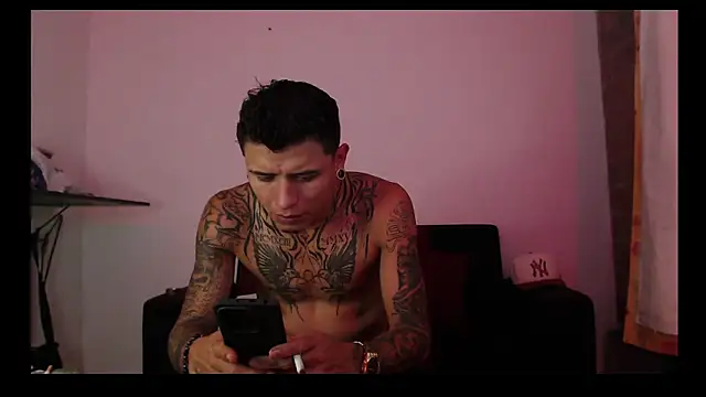 Snapshot of rickgraims chatting on October 2025 02:19:01 AM rickgraims online show from October 2025 02:19:01 AM