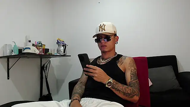 Snapshot of rickgraims chatting on October 2025 02:09:01 AM rickgraims online show from October 2025 02:09:01 AM