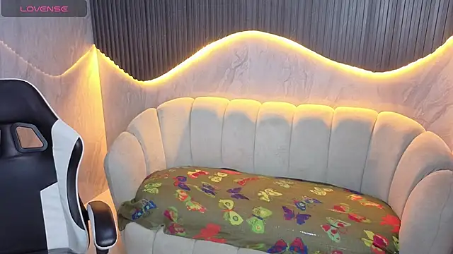 Maia Tx online show from October 2025 01:19:01 PM