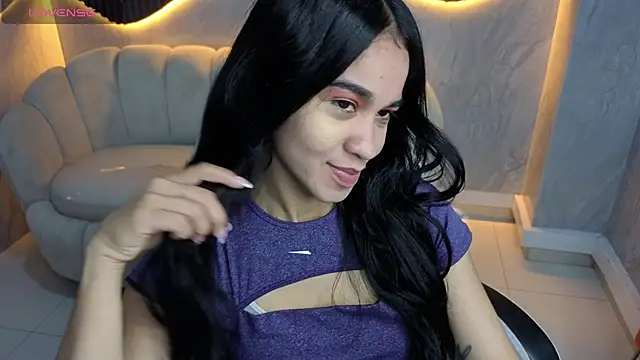 Maia Tx online show from October 2025 01:04:02 PM