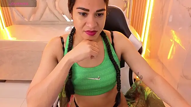 Maia Tx online show from December 2025 01:09:02 PM