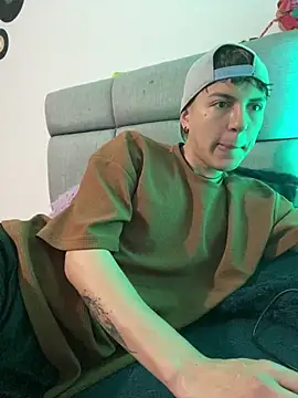 Snapshot of NaytonFreeman chatting on February 2026 12:32:02 PM NaytonFreeman online show from February 2026 12:32:02 PM